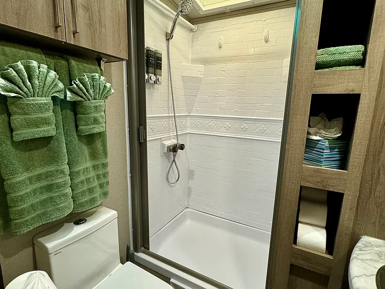 404 E Broadway St — Photo 9