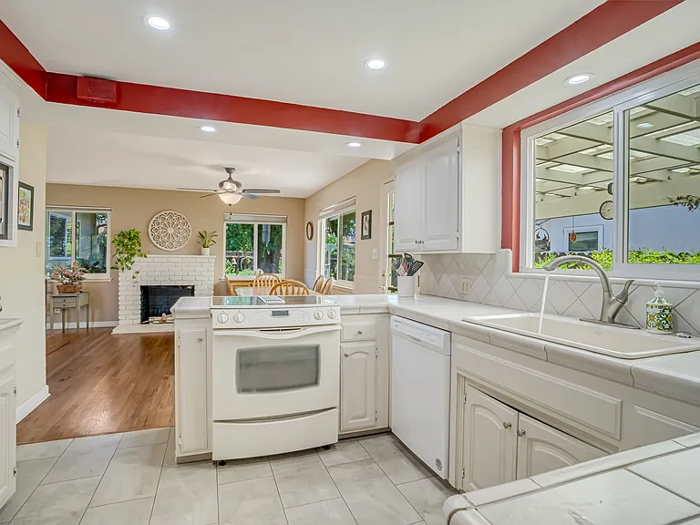 2545 Dewitt Ave — Photo 11