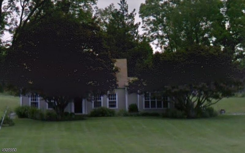 2nd image of 90 Hardscrabble Rd