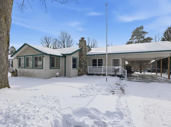 3055 Maplewood Dr, Fort Gratiot, MI 48059