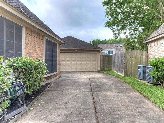 3rd image of 3914 Felicia Dr