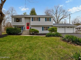 2 Frederick Dr, Saratoga Springs, NY 12866