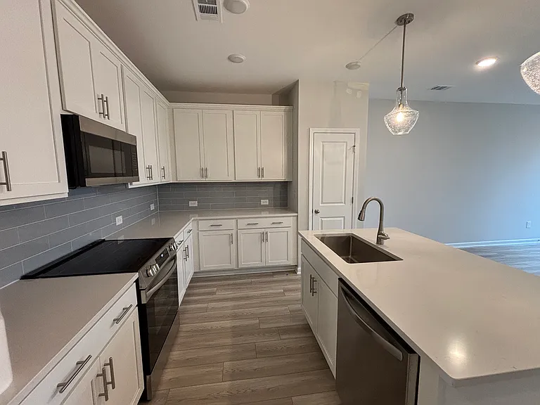 514 Crown Dr — Photo 5