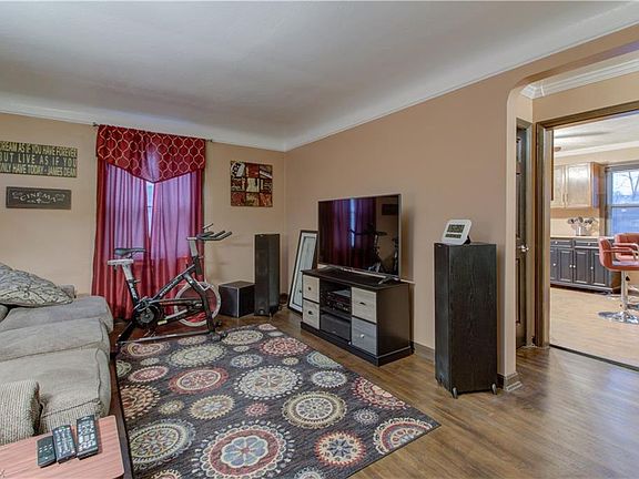 3rd image of 13511 Puritas Ave