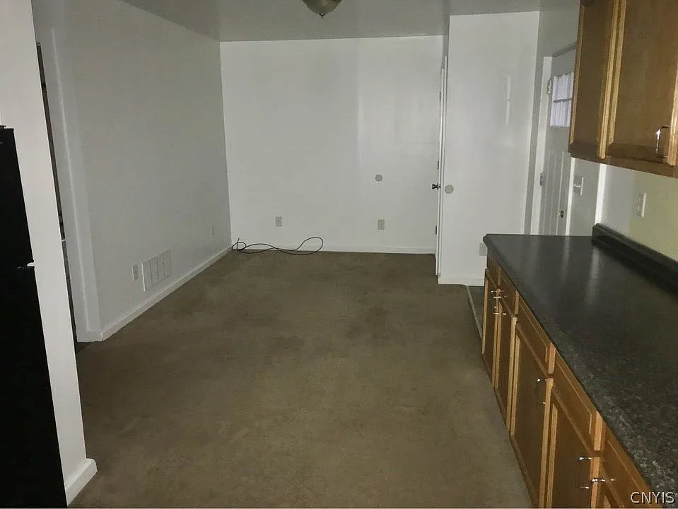 2 bed, 1.5 bath, 1520 sqft, $1,250 — Photo 2