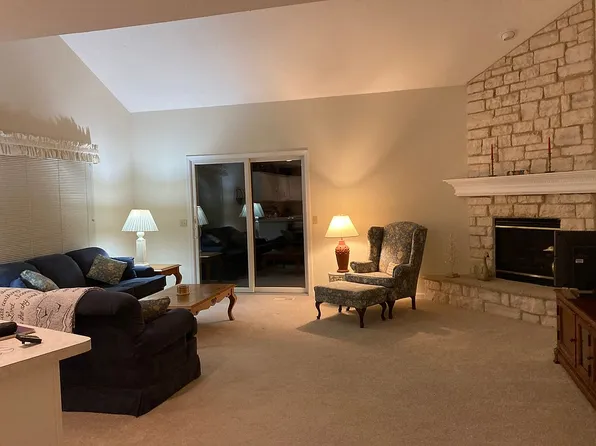 14741 Shannon Ct, Burton, OH 44021