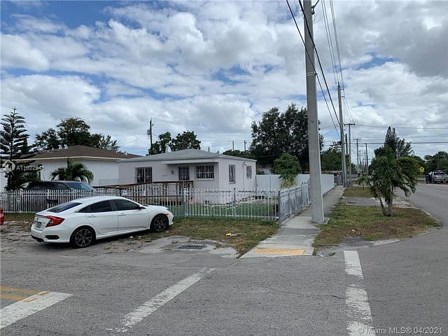 1st image of 1000 Superior St #0