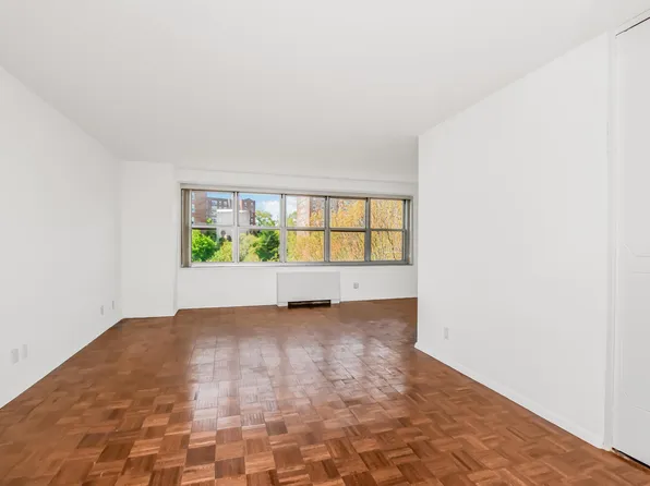 555 Kappock Street 7M image 2 of 15