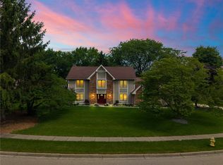 3822 Walnut Grove Ln, Dayton, OH 45440