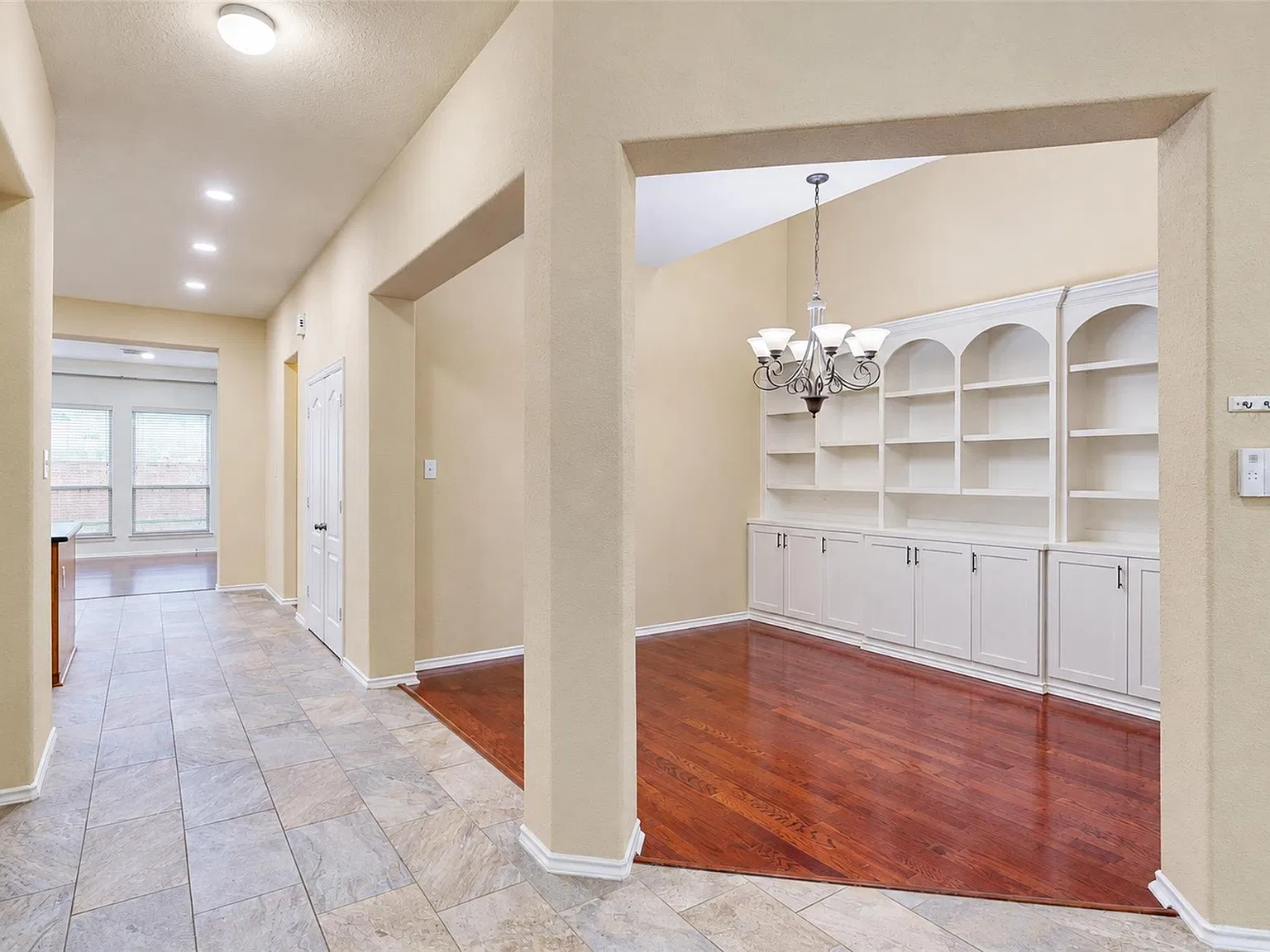 3 bed, 2.5 bath, 2300 sqft, $3,600 — Photo 3