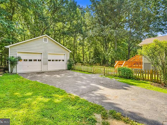 3rd image of 13111 Chapel Hills Dr