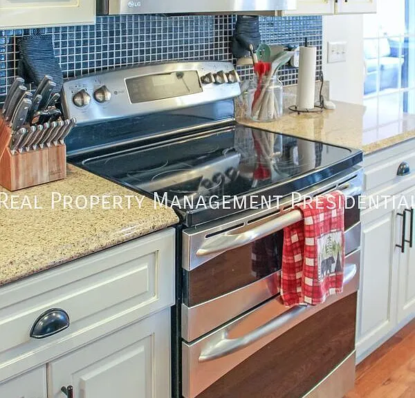 455 Phillips Ln — Photo 5