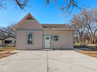 807 E 2nd St, Cleburne, TX 76031