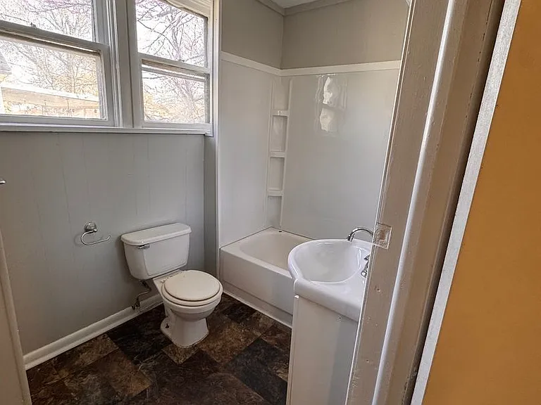 618 S Center St — Photo 4
