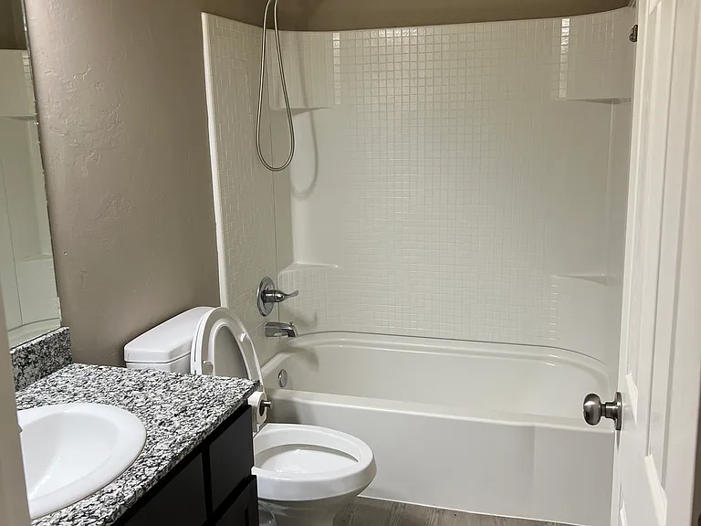 122 Ashley Dr — Photo 9
