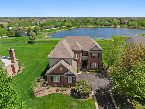 4 Tournament Dr S, Hawthorn Woods, IL 60047