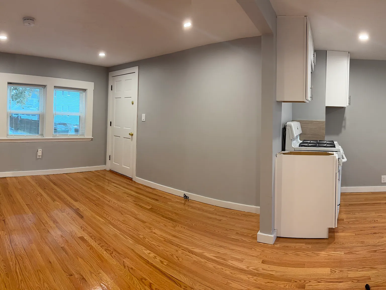 2 bed, 650 sqft, $2,100 — Photo 3
