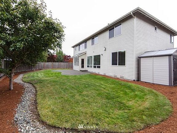 5th image of 824 274th Pl SE