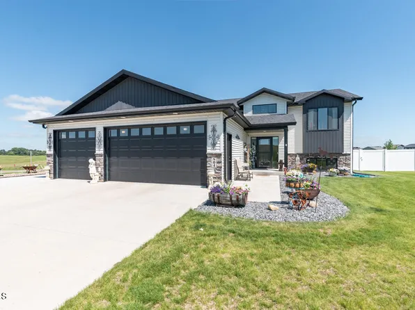 804 Cobblestone Loop SW, Mandan, ND 58554