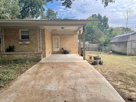 3rd image of 708 Randall Dr