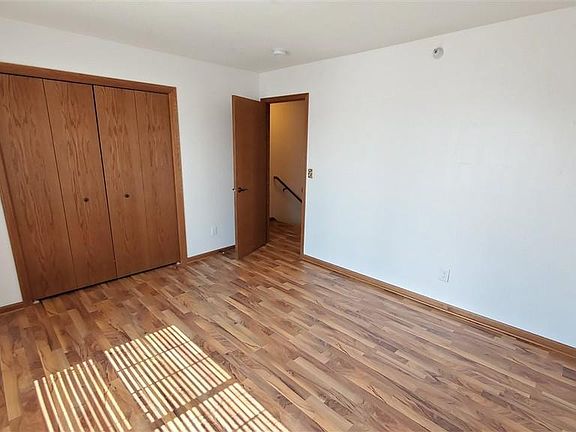 5th image of 332 10th Ave SE