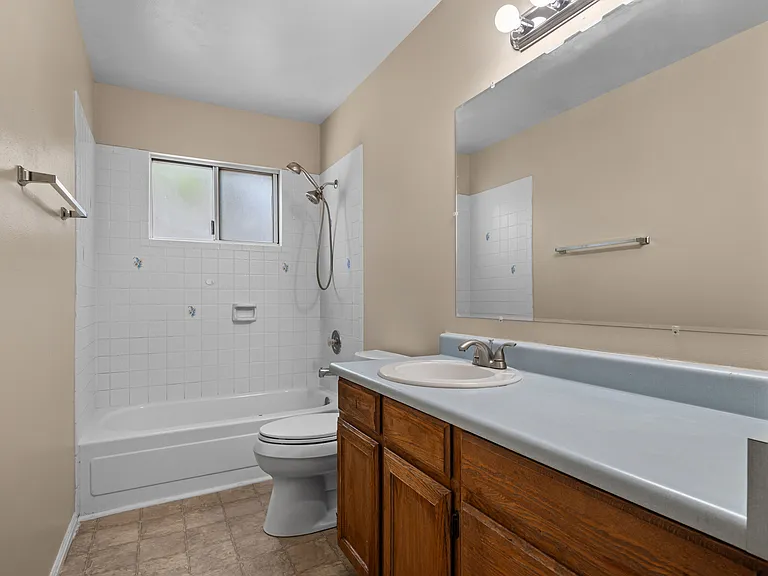 346 N 550 North St E — Photo 13