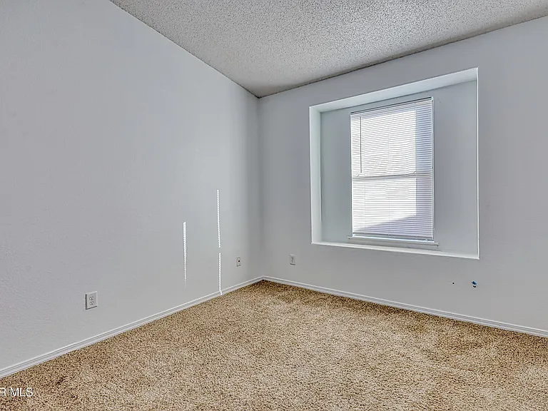 14325 Woods Point Ave — Photo 18