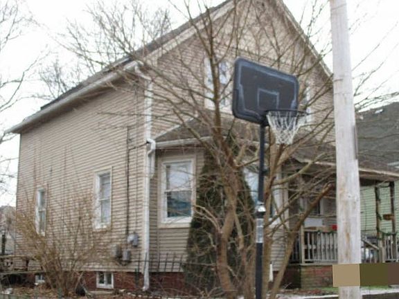 4th image of 44 Oak Ave