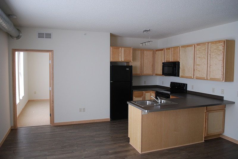 2nd image of 811 4th St SE #186183