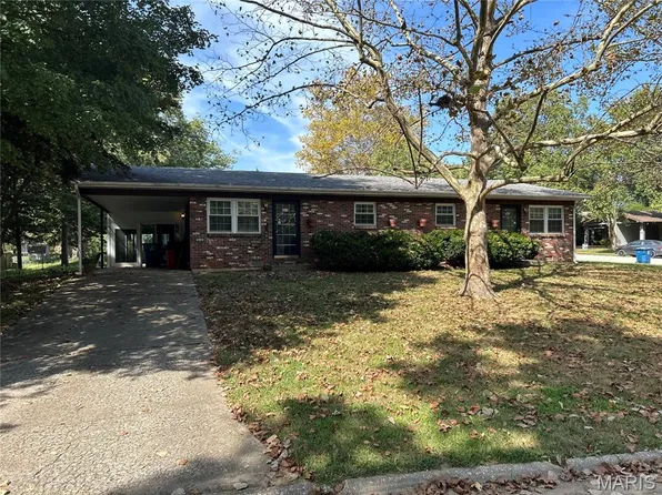 221 Bobbie Dr, Swansea, IL 62226
