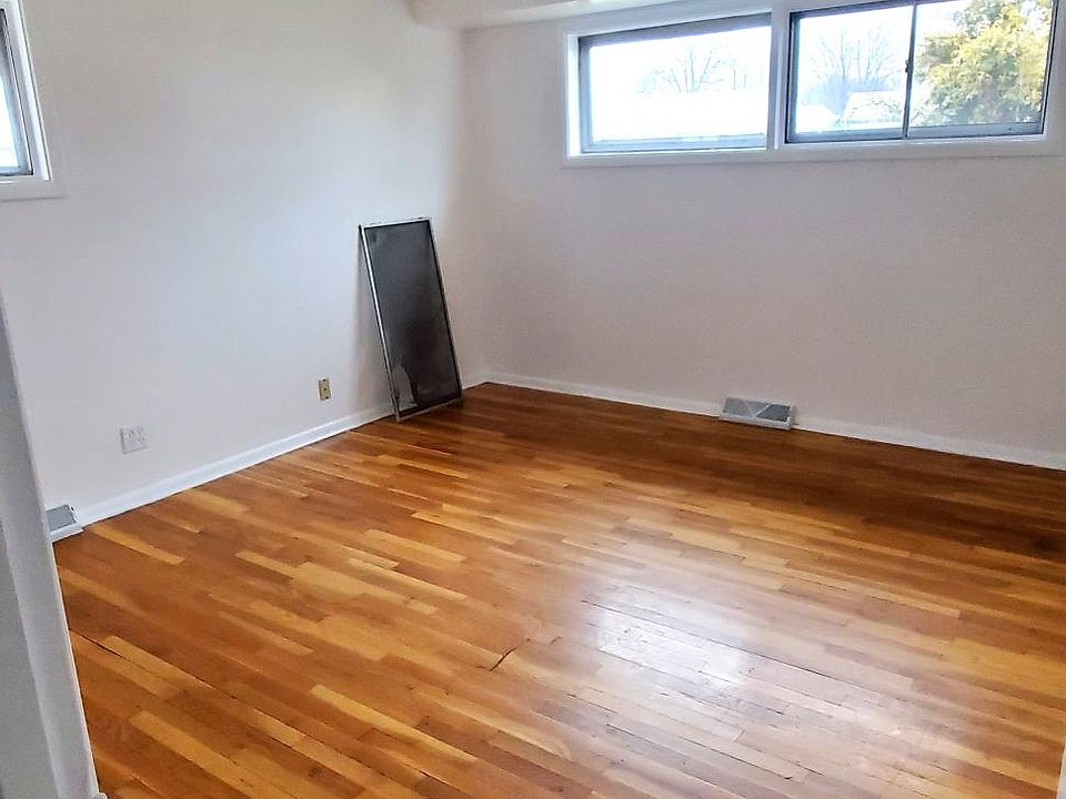 2nd image of 4918 Raven Rd