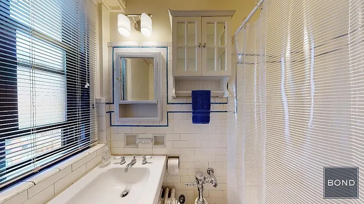 Rented by Bond New York | media 25