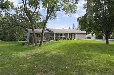 3rd image of 2900 Urbandale Ln N