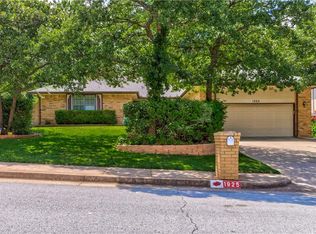 1925 Singingwood Rd, Edmond, OK 73013