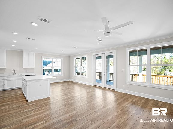 4th image of 9083 Bay Pines Rd
