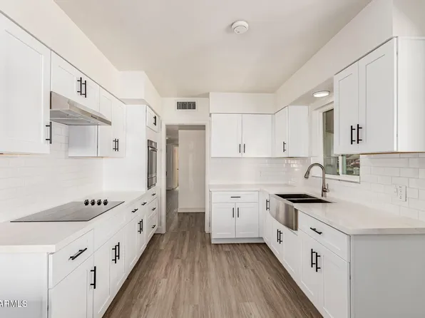 135 N STAPLEY Drive, Mesa, AZ 85203