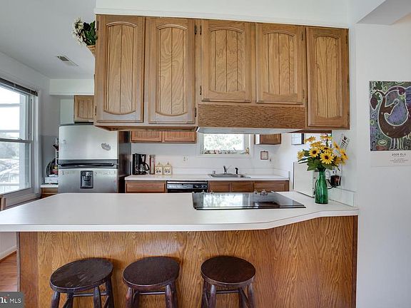 4th image of 1598 N Harbor Dr