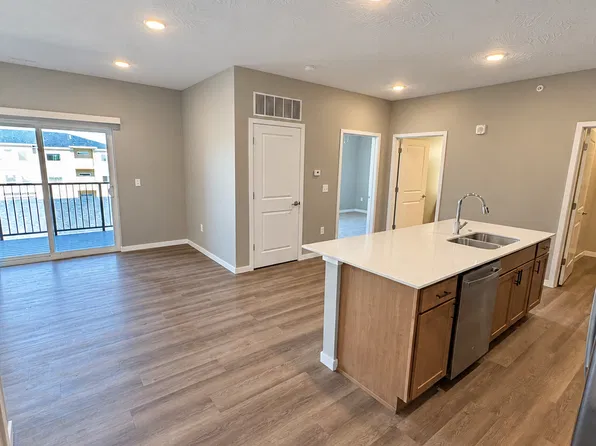 600 Salem Ave SE, Orange City, IA