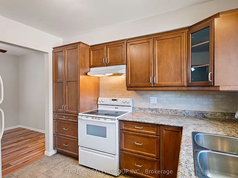 624 Mornington Ave — Photo 11