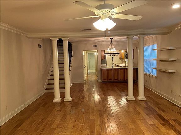 2nd image of 6155 Bellaire Dr
