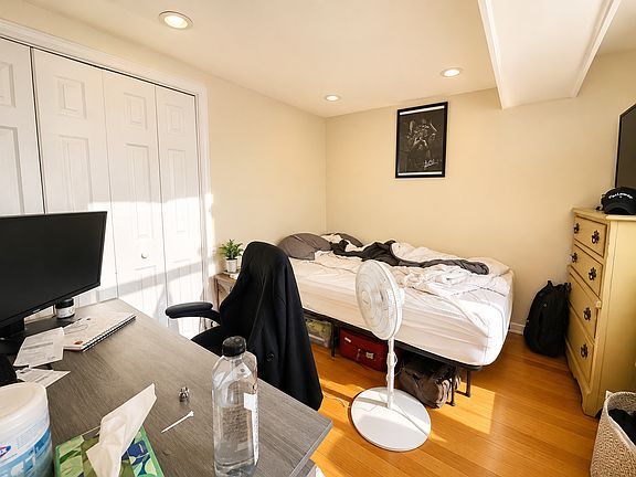 4th image of 108 Myrtle St APT 1A