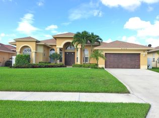 8705 SE Pinehaven Ave, Hobe Sound, FL 33455
