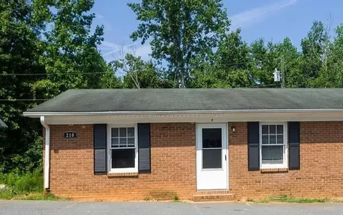 Comfort & Convenience Await: Charming Lexington Apartment with Central HVAC & Off-Street Parking Photo 1