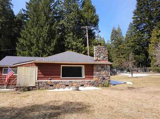 2416 Davis Place Rd, Mount Shasta, CA 96067