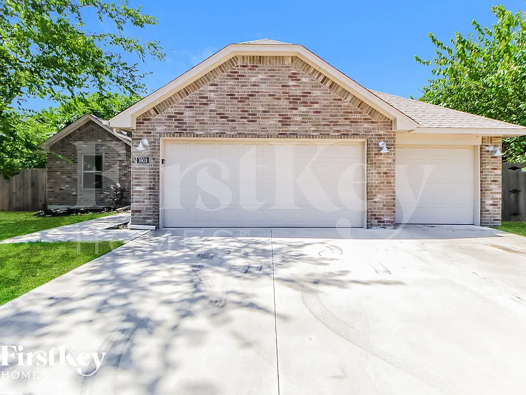 1603 Village Dr — Photo 1