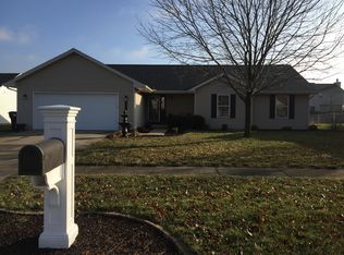 504 N Cedar Dr, Saint Joseph, IL 61873