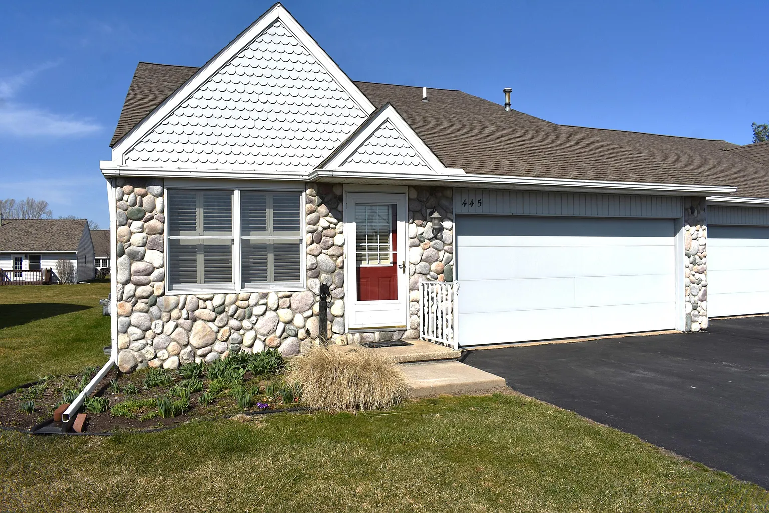 445 Stonehaven Ct photo 1