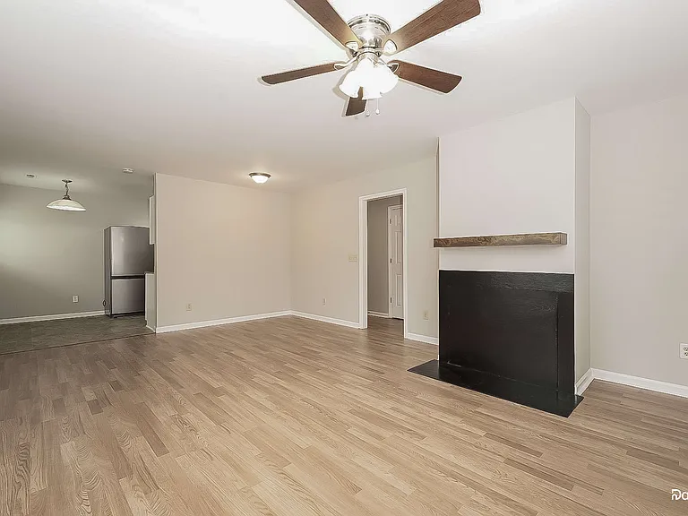 308 Lindale Dr — Photo 7