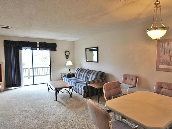 2nd image of 74 Lakeshore Ter #78