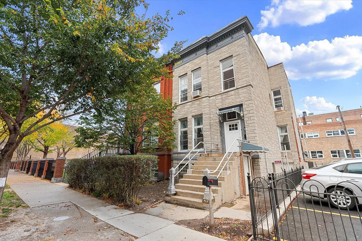 229 S Racine Ave #2 photo 1